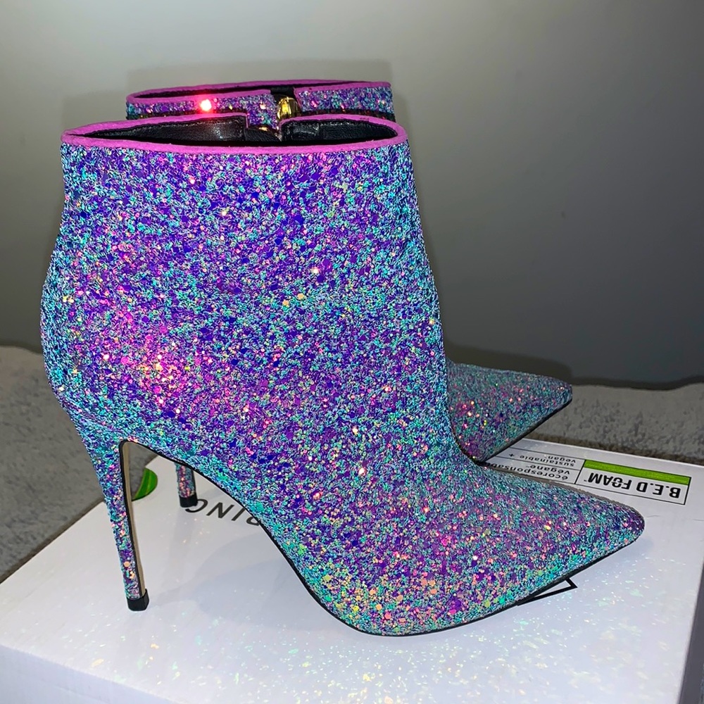 Rhinestone sparkly stiletto booties 😍✨